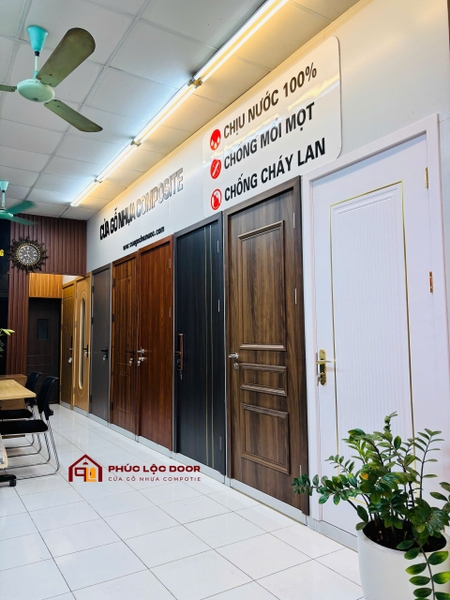 showroom cửa gỗ nhựa