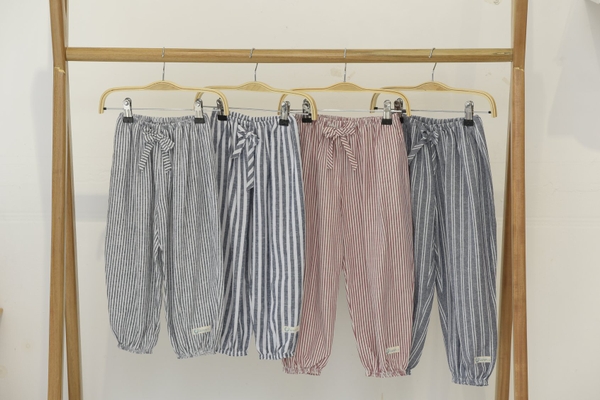 Quần linen kẻ xanh to