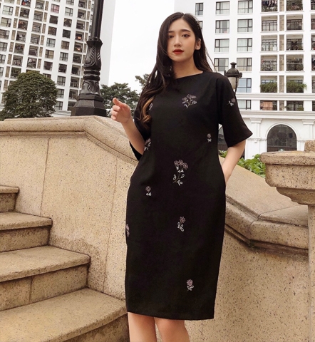 Váy đũi lạnh đen thêu tay họa tiết hoa chùm LIBALI