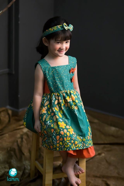 Váy thô cổ vuông đáp sườn xanh lá đuôi cam đậm GREENBEE