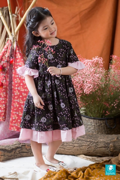 Váy bé gái Váy thô cào bông thân hoa đen tay lỡ bèo hồng