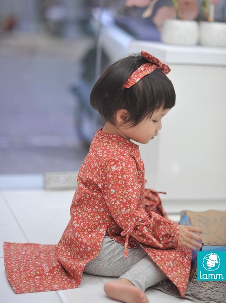 Áo dài thô Hàn hoa đỏ tay nối nơ ADHOADO