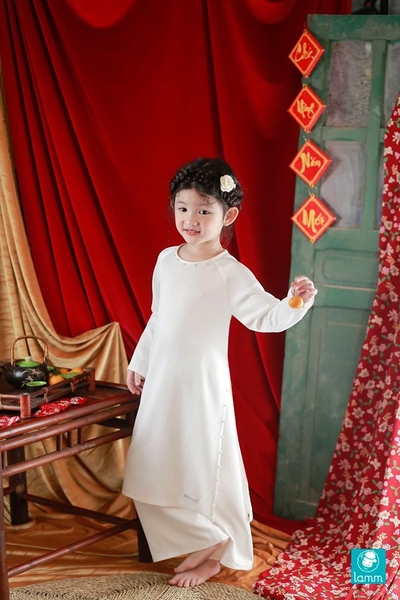 Áo dài lụa trắng đính ngọc trai  ADNGOC