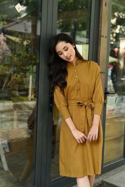Váy linen vàng mustard nhún vai măng séc dài cúc trước FALLEAF