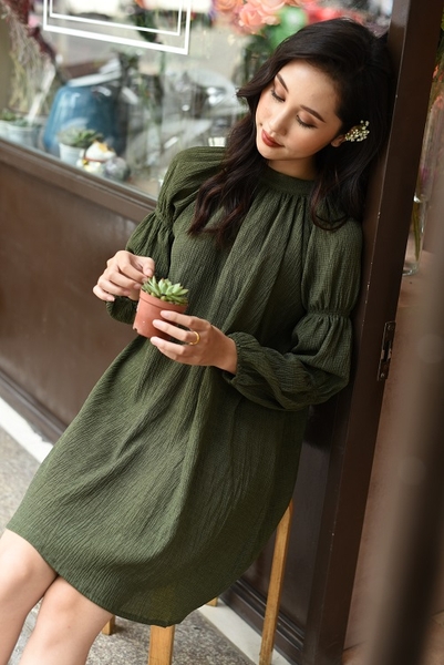 Váy tằm nhăn xanh tay nhún 3 đoạn Linne GJOLIE