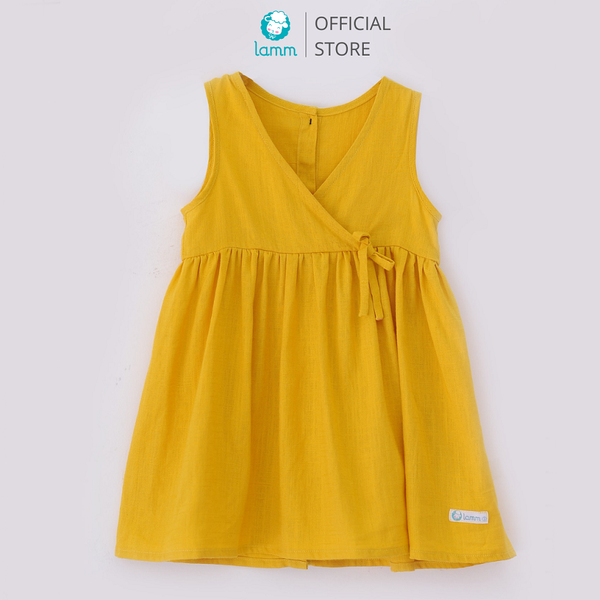 Váy trẻ em linen Lamm sát nách cổ V màu vàng cho bé