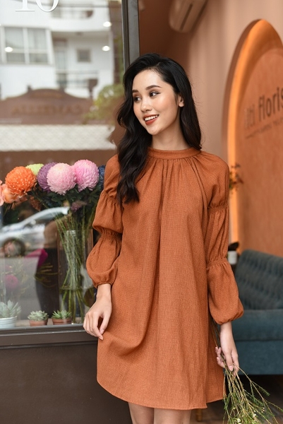 Váy tằm nhăn cam tay nhún 3 đoạn Linne YJOLIE