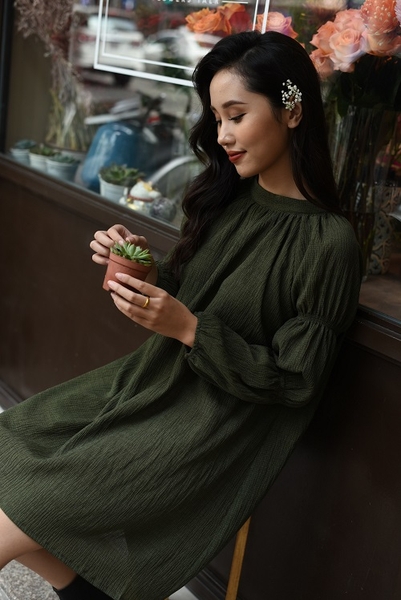 Váy tằm nhăn xanh tay nhún 3 đoạn Linne GJOLIE