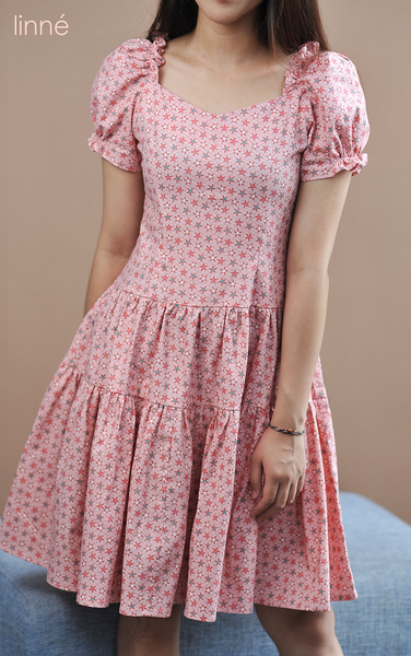 Váy thô Hàn chun vai 3 đoạn sao hồng