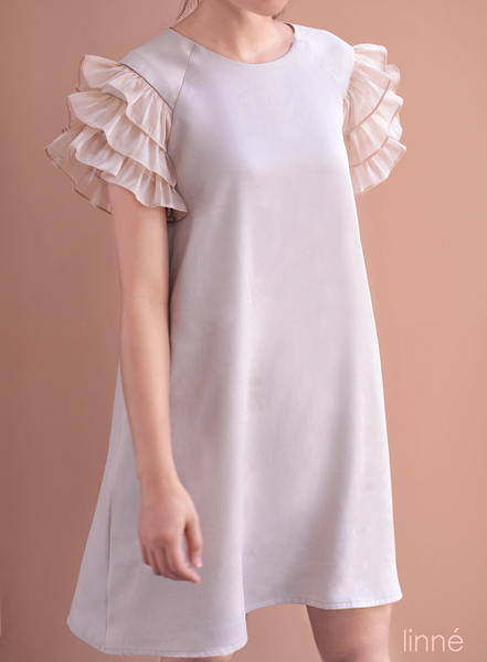 Váy lụa beige suông A tay ba tầng