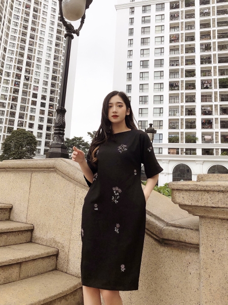 Váy đũi lạnh đen thêu tay họa tiết hoa chùm LIBALI