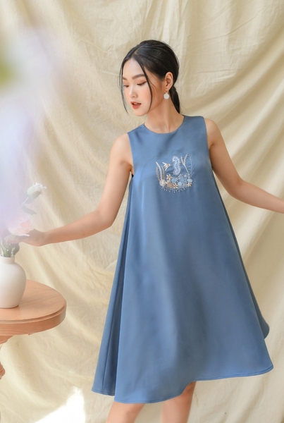 Váy lụa hai da thêu cá ngựa Linné