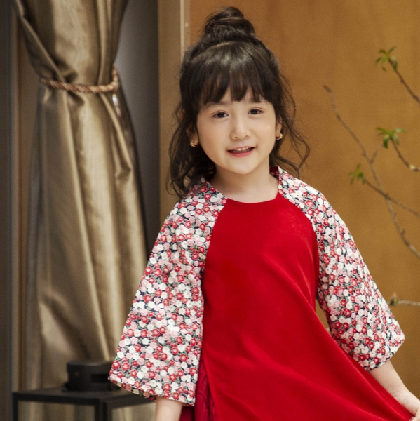 Set áo dài thô tay hoa chân hoa kèm chân váy xếp ly cho bé gái