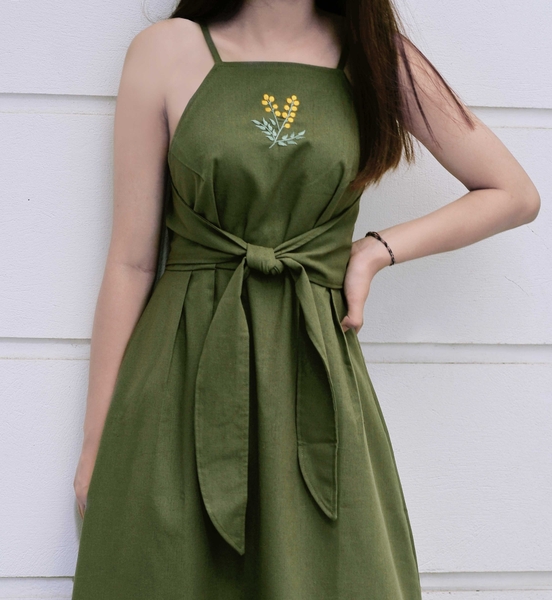 Váy linen hai dây thêu hoa vàng Linné