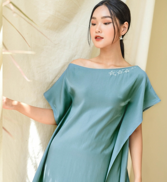 Váy lụa lệch vai thêu sao ghi đá LISU