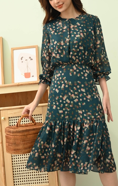 Váy lụa xanh hoa hồng eo nhún tay lỡ