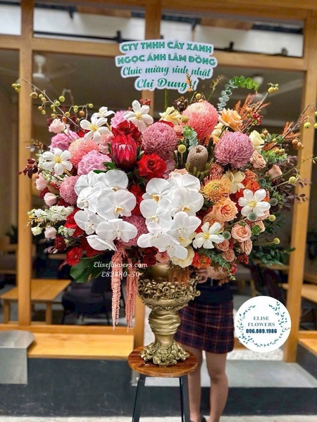 Bình hoa mix nhiều màu tặng 20/10 tại Hà Nội | Elise Flowers