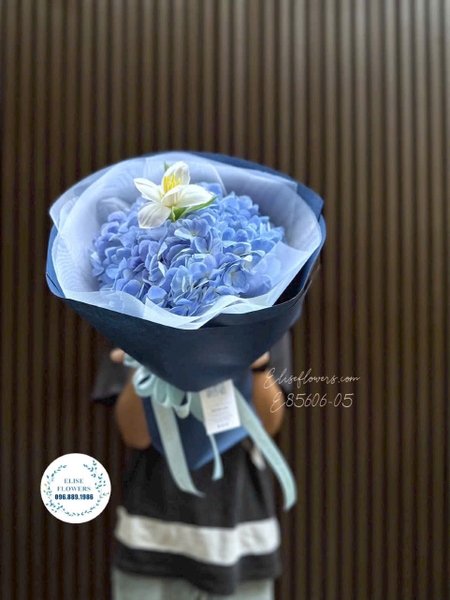 Bó hoa cẩm tú cầu xanh dương tại Hà Nội | Elise Flowers