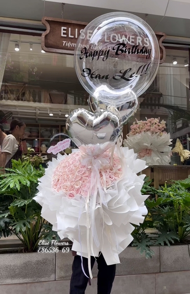 Bó hoa chụp tại mặt tiền cửa hàng Elise Flowers - 16 ngõ 9 Trần Quốc Hoàn