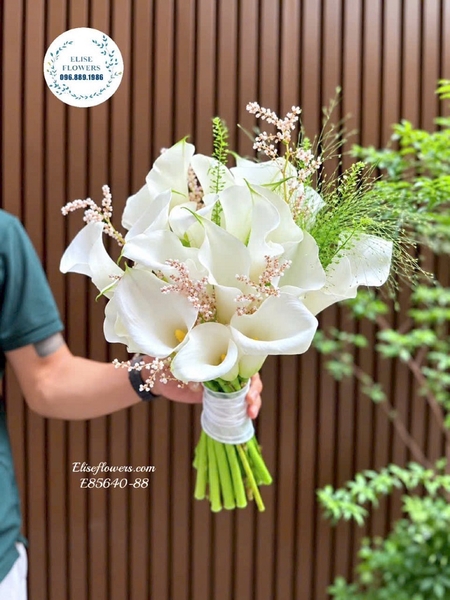 Hoa cầm tay cô dâu Calla Lily trắng thanh lịch, hiện đại tại Hà Nội | Elise Flowers