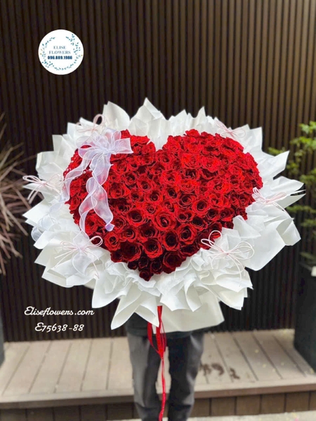 Bó hoa hồng đỏ trái tim tặng bạn gái 20/10 tại Cầu Giấy | Elise Flowers