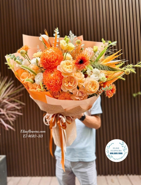 Bó hoa sinh nhật màu cam sang trọng ở quận Hoàn Kiếm - Hà Nội