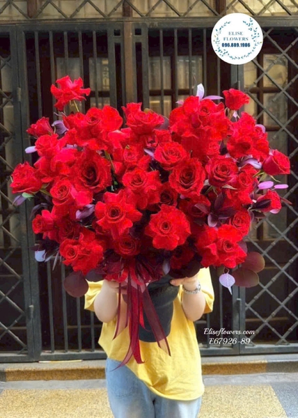 Bình hoa hồng đỏ đẹp tại Hà Nội | Elise Flowers