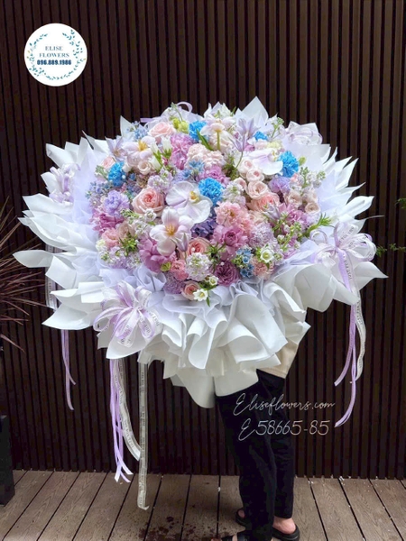 Chi tiết bó hoa mix tone tím hồng pastel với hoa hồng và hoa lan | Elise Flowers