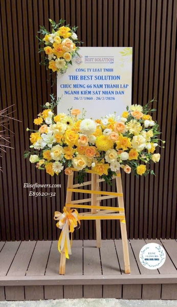 Chi tiết kệ hoa chúc mừng doanh nghiệp với hoa vàng kem | Elise Flowers