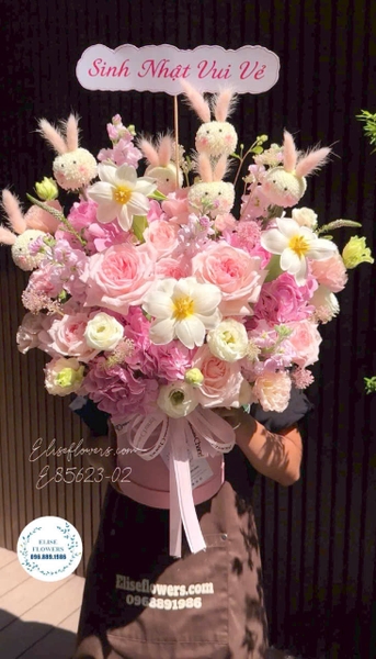 Giỏ hoa tone hồng mix tặng người yêu tại Cầu Giấy | Elise Flowers
