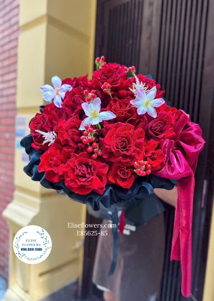 Hoa hồng đỏ kỷ niệm ngày cưới tặng vợ tại Cầu Giấy Hà Nội | Elise Flowers