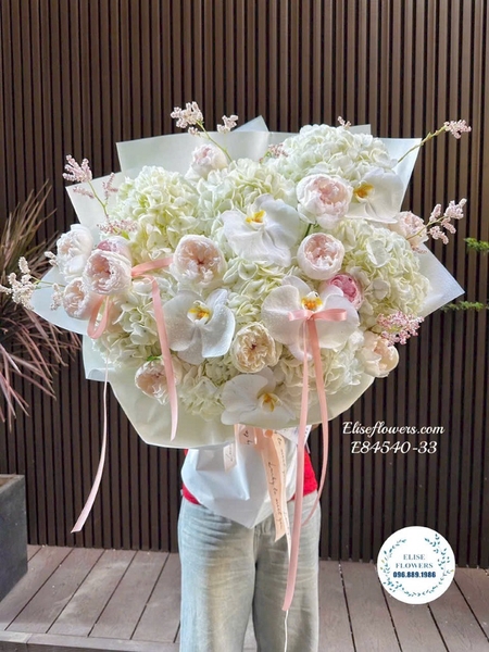 Bó hoa tặng người yêu tone trắng thanh khiết, nhẹ nhàng tại Hà Nội | Elise Flowers