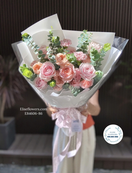 Hoa tốt nghiệp Hà Nội. Bó hoa hồng pastel nhỏ xinh tặng tốt nghiệp.