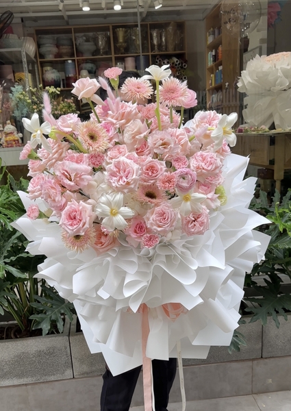 Hoa tươi cao cấp tại Elise Flowers, được thiết kế phong cách riêng biệt tinh tế, sang chảnh