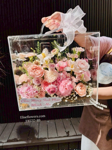 Đặt Hộp hoa mica tặng người yêu, vợ yêu 20/10 tại Hà Nội | Elise Flowers