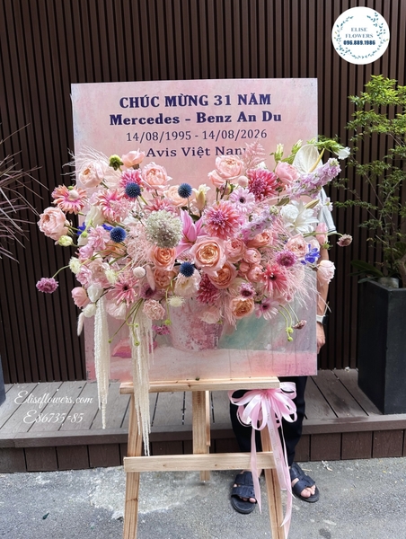 Kệ/ bảng hoa chúc mừng được thiết kế mang dấu ấn riêng biệt, Hoa chúc mừng Hà Nội. | Elise Flowers