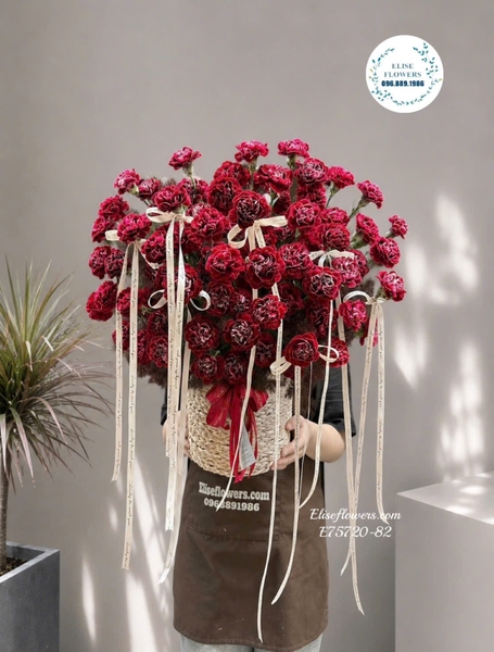 Hoa cẩm chướng đỏ ý nghĩa. Lẵng hoa cẩm chướng đỏ đẹp sang, phong cách hiện đại tại Hà Nội
