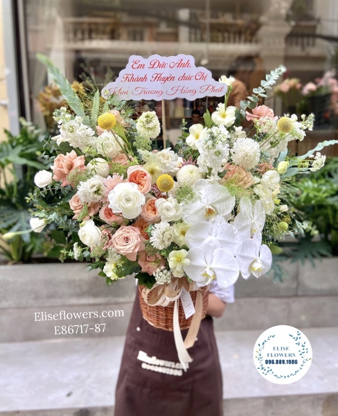 Lẵng hoa chúc mừng khách hàng sang trọng tại Hà Nội | Elise Flowers