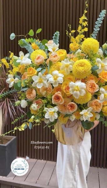 Lẵng Hoa Tone Vàng Chúc Mừng Ngày Doanh Nhân Việt Nam - Elise Flowers