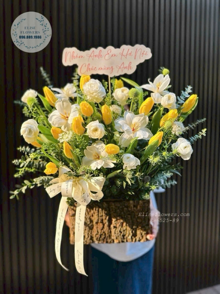 Lẵng hoa sinh nhật tulip mix vàng trắng tại Đống Đa Hà Nội | Elise Flowers