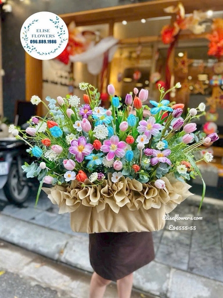 Lẵng hoa tulip nhiều màu tại Hà Nội - Elise Flowers