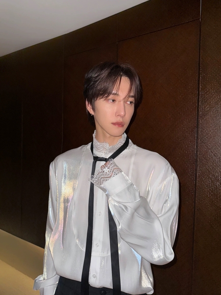 Áo White Lace Splicing Stand Collar Satin Shirt