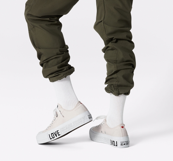 Giày Converse Chuck Taylor All Star Love Fearlessly