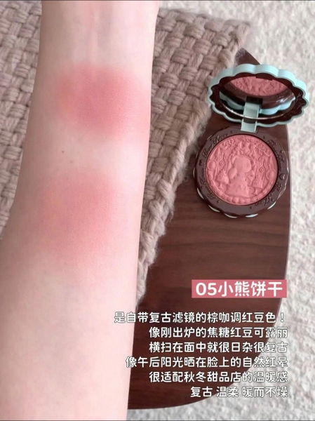 Phấn Má Hồng Flower Knows The Sweetie Bear Collection Silk Satin Blush 5G