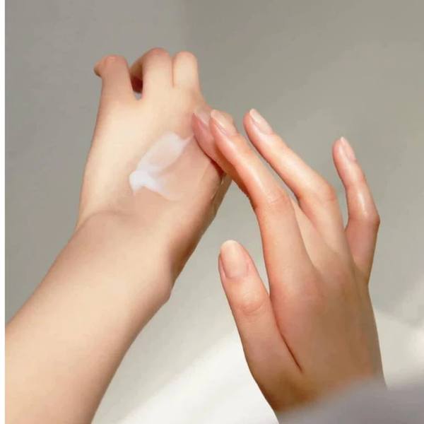 Kem dưỡng tay chiết xuất hạnh nhân L’Occitane Almond Hand Cream 30ml