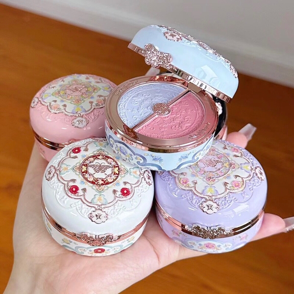 Phấn má hồng Flower Knows Butterfly Cloud Collar