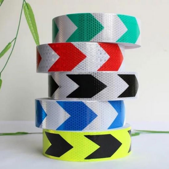 bang-keo-phan-quang-mui-ten-chi-huong