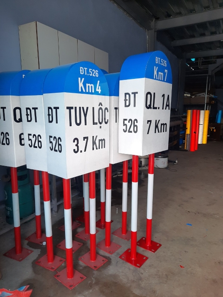 cot-kilomet-phan-quang-co-chan