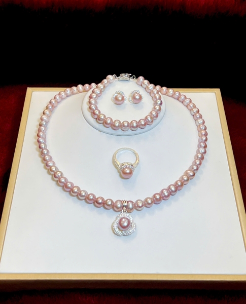 Elegant pearl jewelry set ✨ Includes necklace, earrings, and bracelet – perfect for gifts or special occasions. Natural pearls, classy and timeless design. Visit our shop in District 1, Ho Chi Minh City.