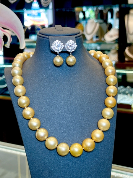 Tourists are always welcome! Visit us and find the perfect pearl to remember your trip to Vietnam.